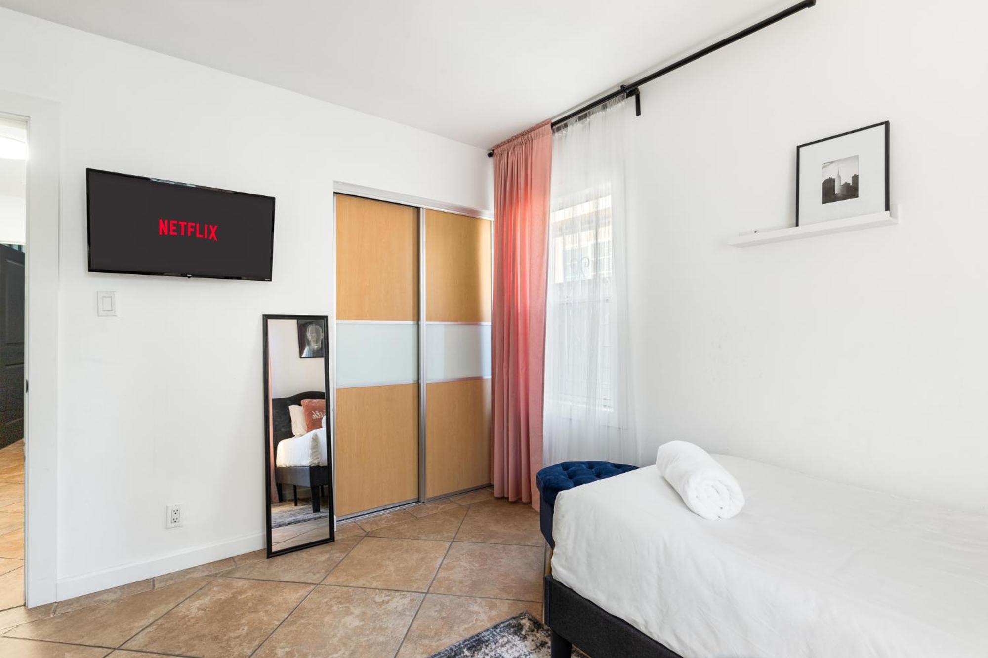Modern Oasis With Pool & Jacuzzi Near Universal Hébergement de vacances *