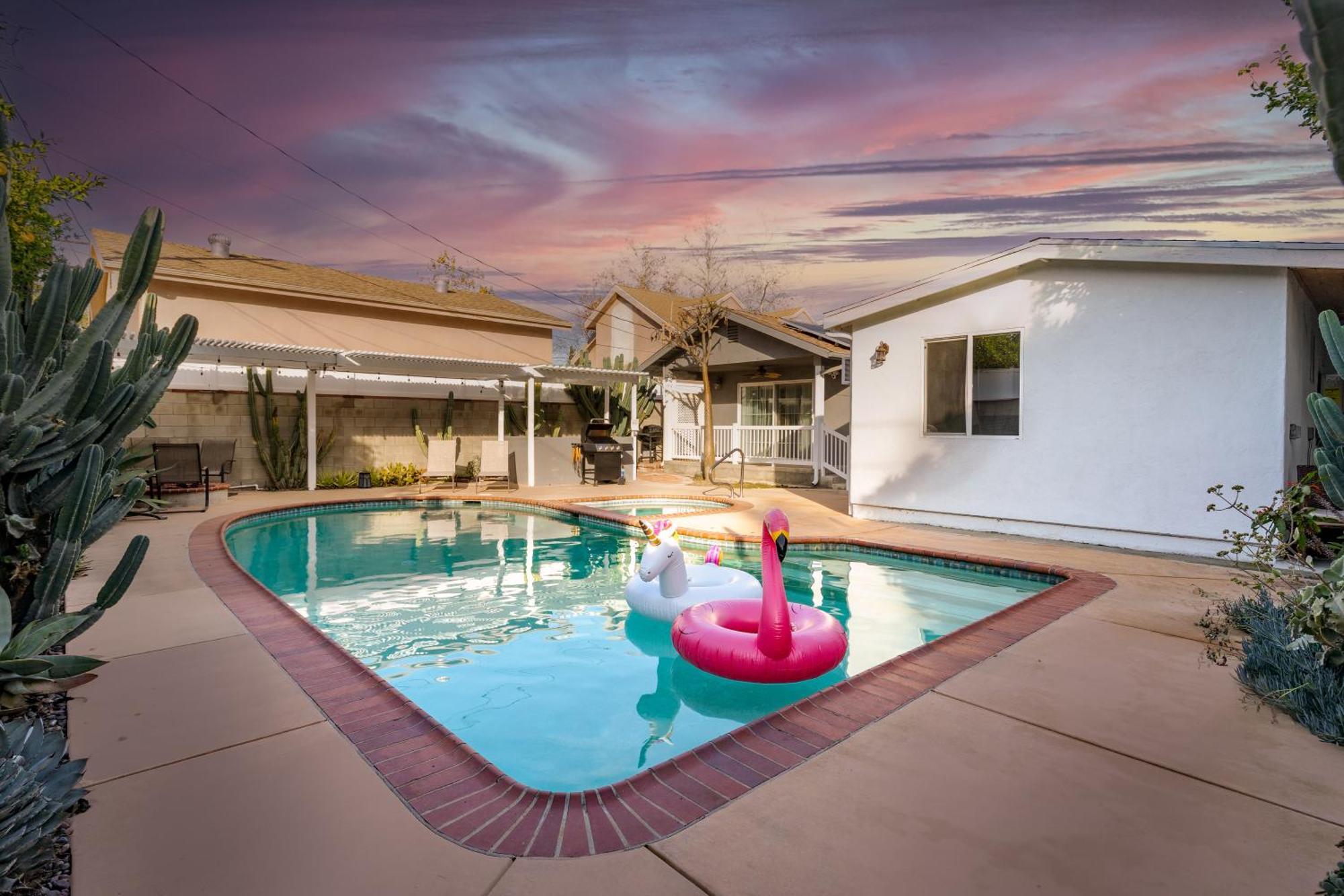 Modern Oasis With Pool & Jacuzzi Near Universal Hébergement de vacances *